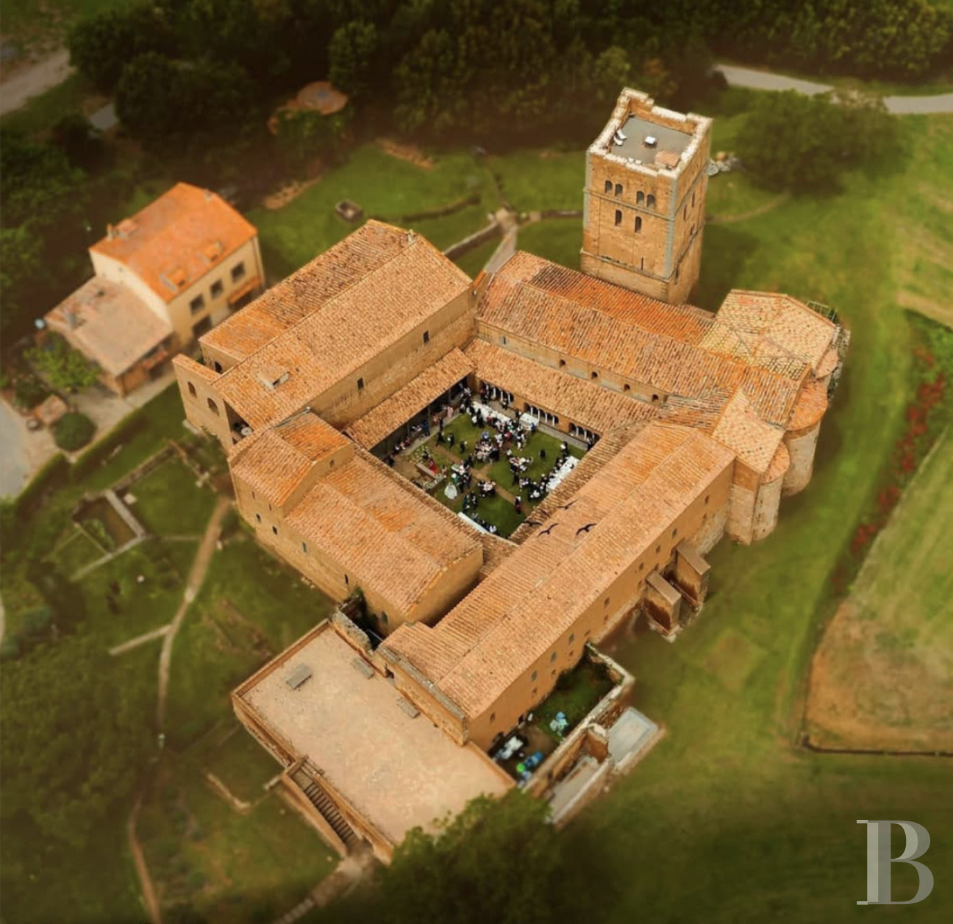 En Italie, au sud de Tuscania dans la province de Viterbe, une ancienne abbaye cistercienne réhabilitée au tournant du siècle - photo  n°18